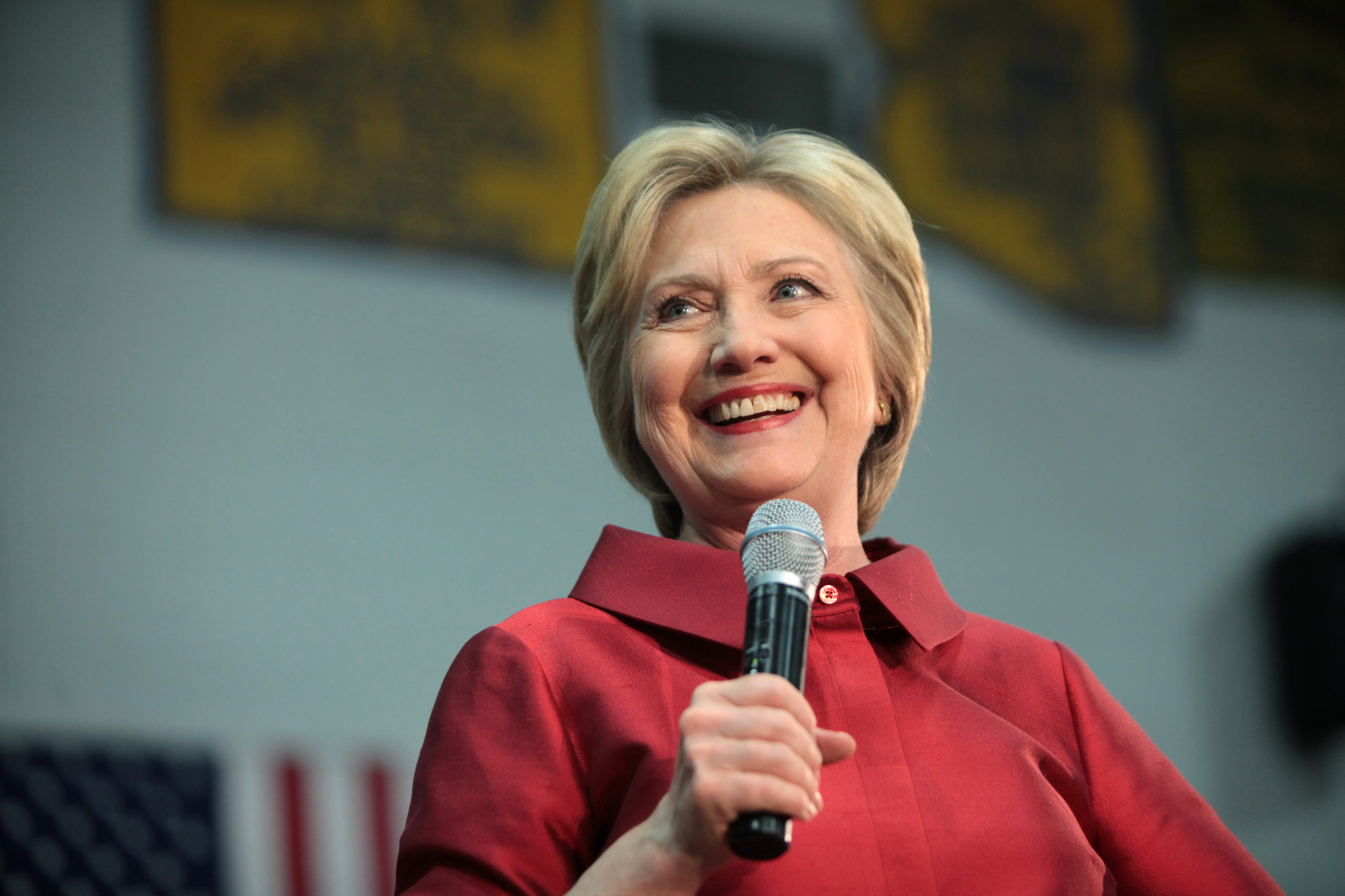 Independent Voters Shift To Hillary, Giving Her Five-Point Lead In Latest CNN Poll