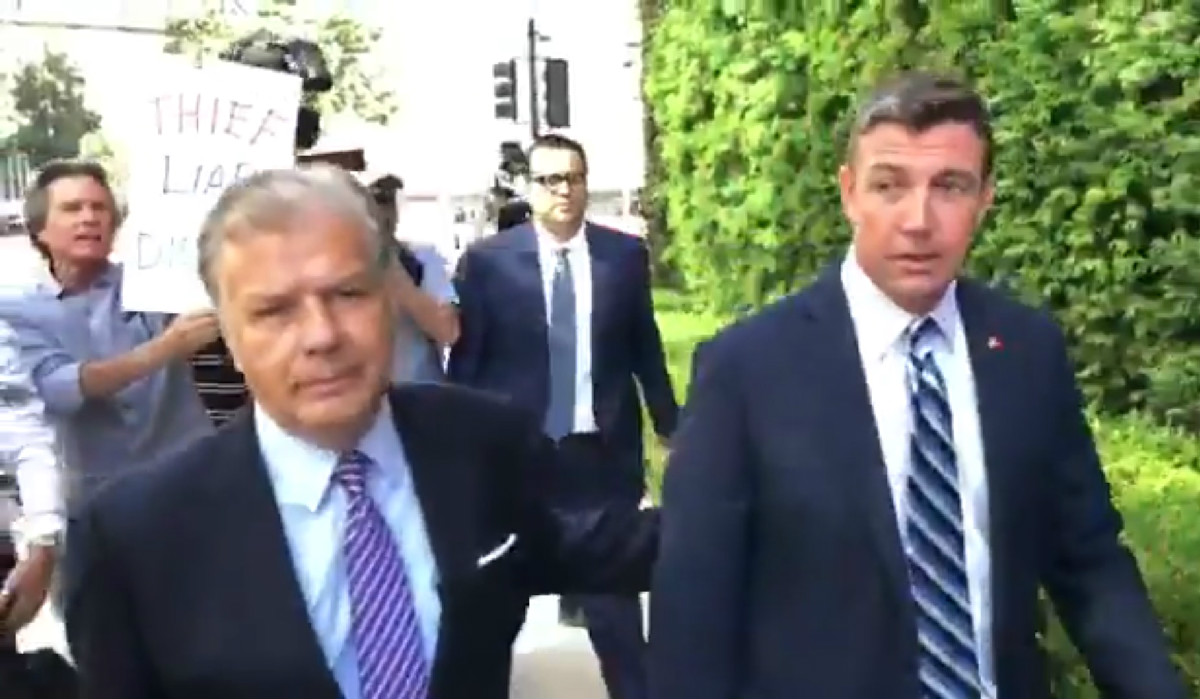 GOP Congressman Duncan Hunter Arrives At Courthouse To Chants Of ‘Lock Him Up’