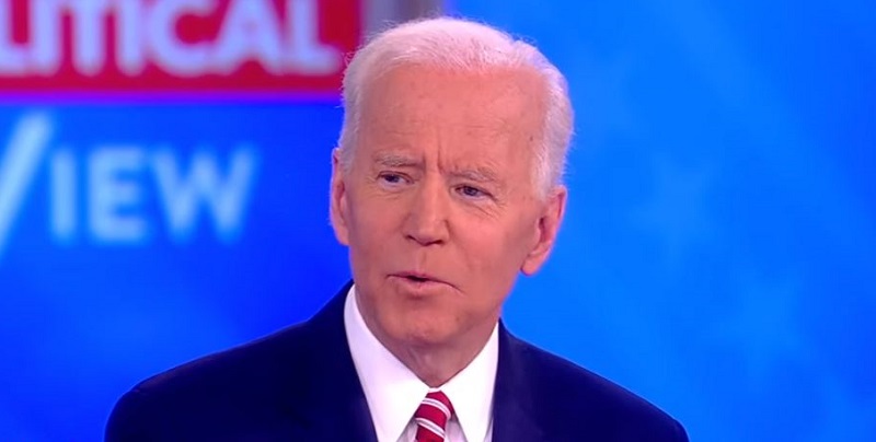 Biden Took 28 Years to Call Anita Hill Because He Didn’t Want to ‘Invade Her Space’