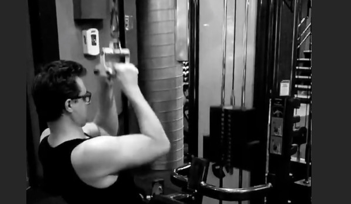 After Tucker Carlson Mocks His Masculinity, Chris Hayes Trolls Fox Host With Gym Video