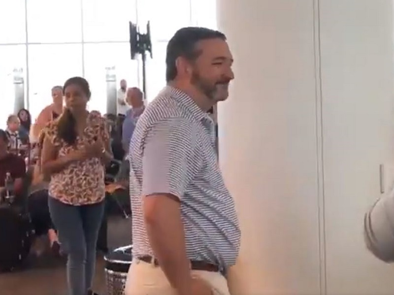 Ted Cruz Jeered by Crowd at LAX: ‘Free the Children!’